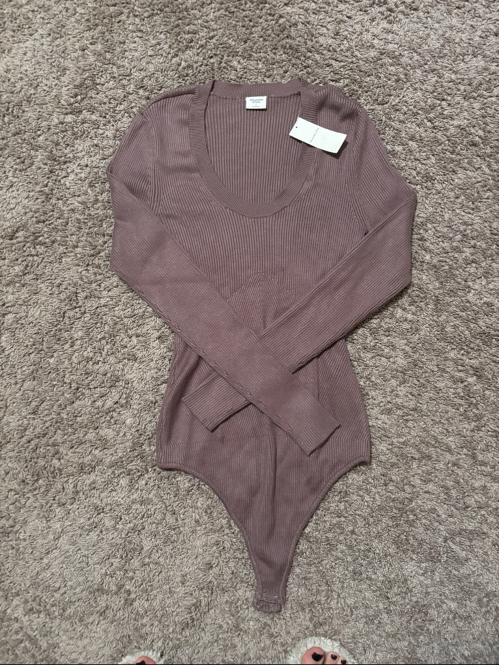 Abercrombie & Fitch Ribbed V-Neck Long Sleeve Bodysuit in Dusty Mauve